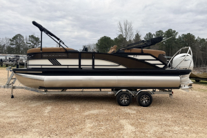 2026 Bennington 22 M Fastback White Metallic Sorrel 