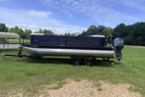 2026 Bennington 22 SSR Tritoon Pontoon Midnight Blue and Blackout