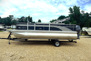 Used 2021 Bennington 21ft SFX Fish and Cruise Pontoon