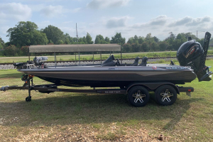 2025 Skeeter ZXR20 Stone with Grey Stripes and Red Pinstripes