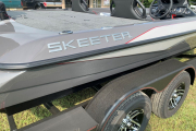 2025 Skeeter ZXR20 Stone with Grey Stripes and Red Pinstripes