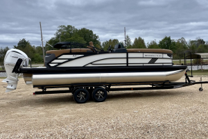 2026 Bennington 24Ft M Fastback Quad Bench Metallic White