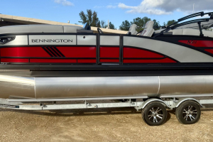 New 2026 Bennington 22M FastBack Absolute Red and Metallic Silver
